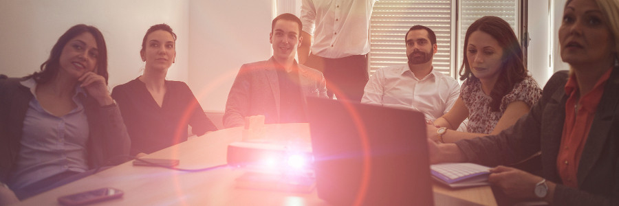 How to choose the right business projector