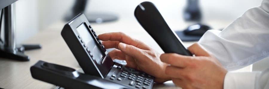 Should your business pick VoIP softphones or hardphones?